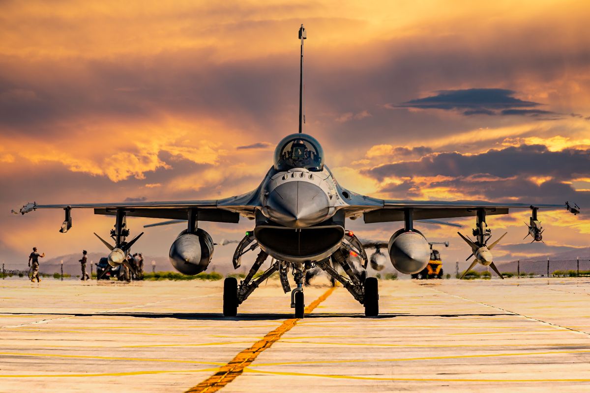 F16,Fighter,Jet,In,A,Taxiing,Position