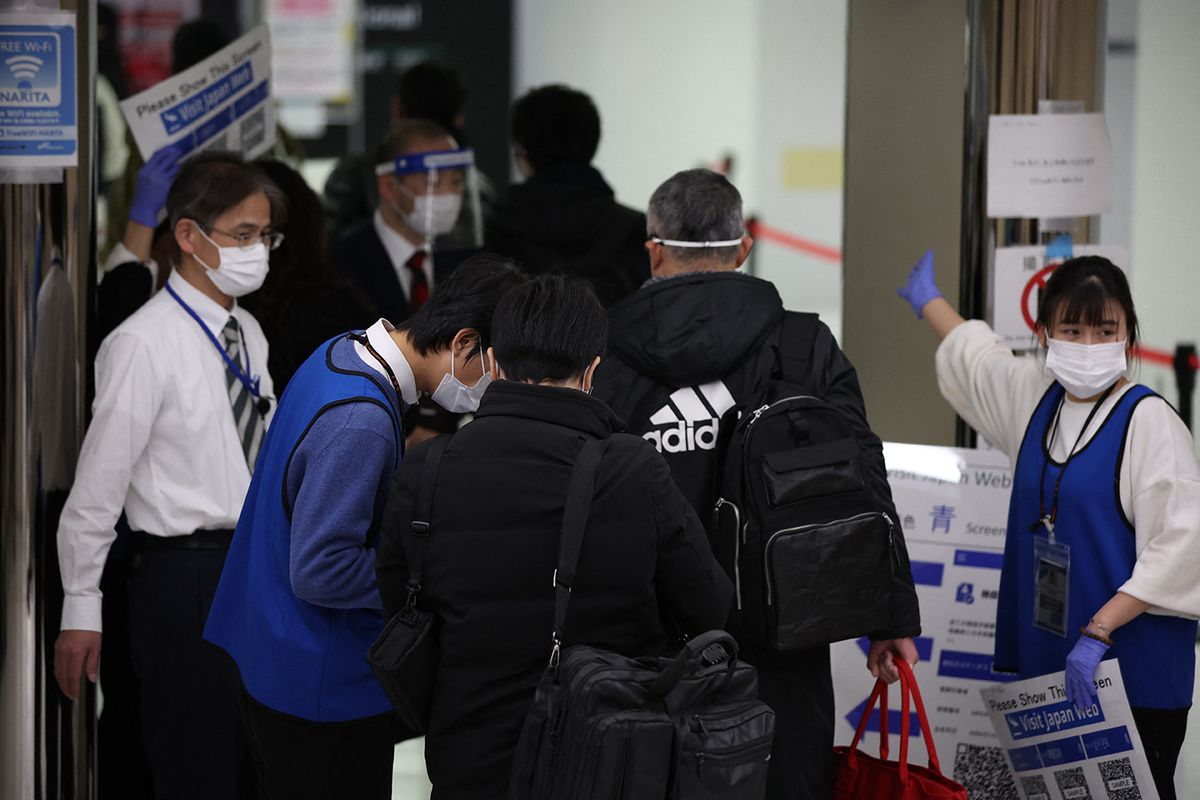 Novel coronavirus / Passengers from China to be tested Passengers from China are asked to contact quarantine officers at Narita Airport in Narita City, Chiba Prefecture on Dec. 30, 2022. ( The Yomiuri Shimbun ) (Photo by Koji Ito / Yomiuri / The Yomiuri Shimbun via AFP)
