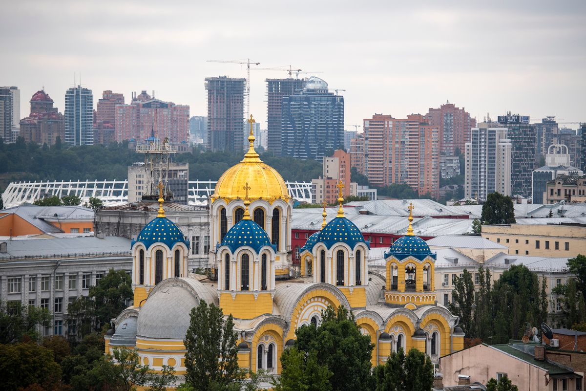 25 July 2022, Ukraine, Kiew: Vladimir Cathedral can be seen from a hotel.