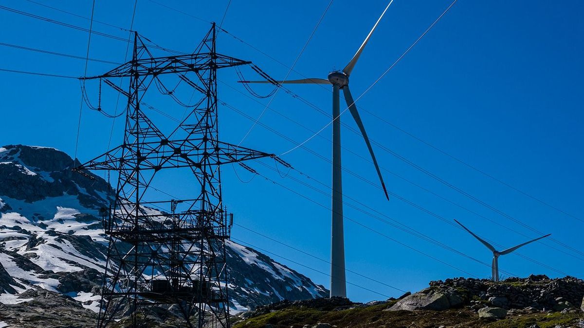 Wind turbines and a high voltage pole on top of Gotthard ANDERMATT, URI, SWITZERLAND - 2021/06/14: Wind turbines and a high voltage pole on top of Gotthard Pass at 2106 m, surrounding mountains covered in snow. (Photo by Frank Bienewald/LightRocket via Getty Images)