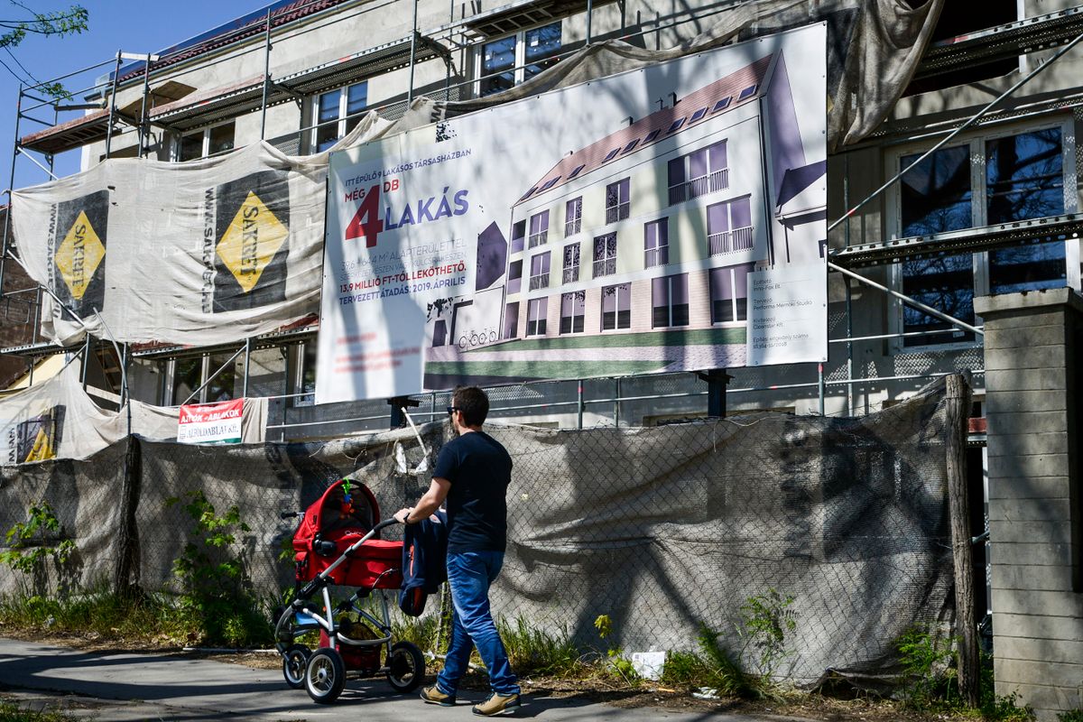 20200421 Szeged Lakásépítés: utolsó békeév.Képen: Épülő társasházi lakások a Petőfi Sándor sugárúton