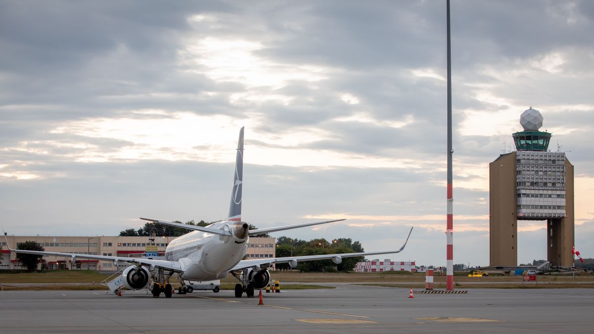 Hivatalos: újabb adót vetnek ki a légitársaságokra, drágább lesz Ferihegyről repülni