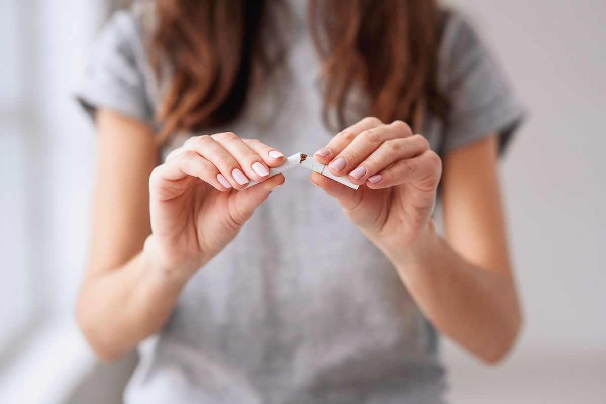 Stop,Smoking,Cigarettes,Concept.,Portrait,Of,Beautiful,Smiling,Girl,Holding