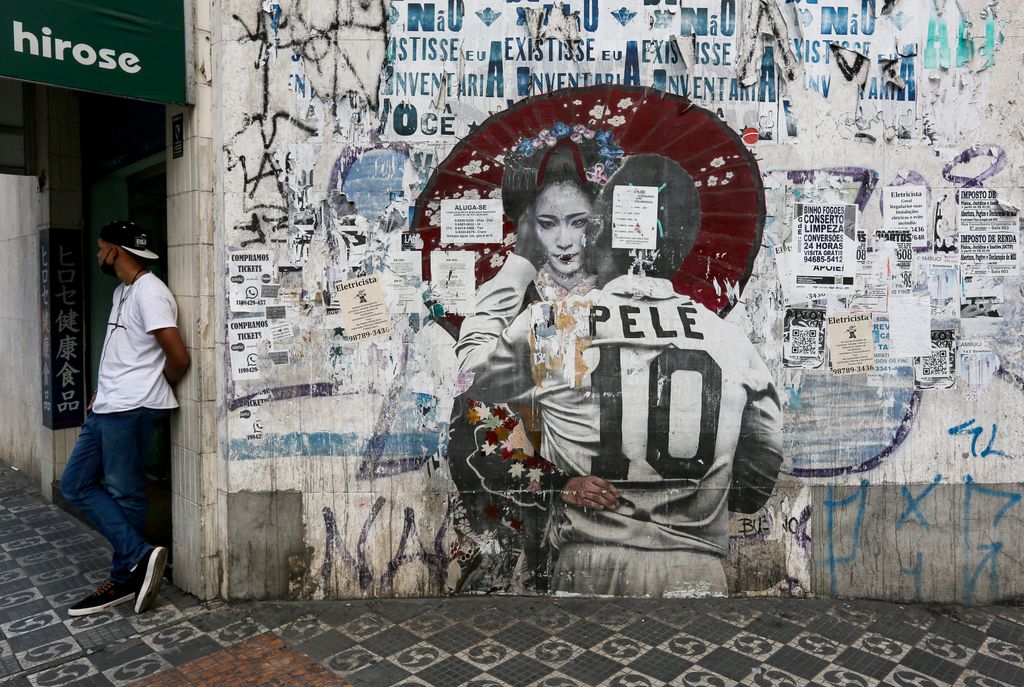 Exhibit and Urban Art Celebrate Pelé's 80th Birthday Amidst the Coronavirus (COVID - 19) Pandemic