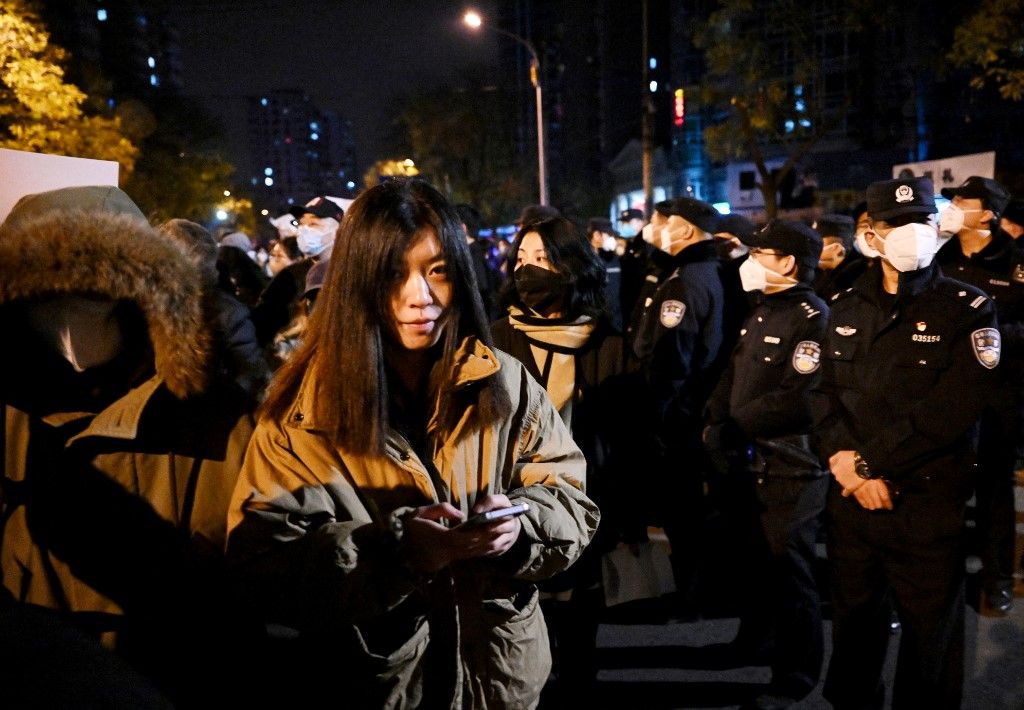 Kína, tüntető, tüntetés, mobil