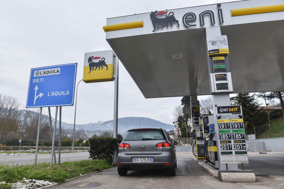 A car is seen in a closed gas station in L'Aquila, Italy, on January 25, 2023. On january 25 e 26 gas stations are on national strike to protest against italian government decisions.  (Photo by/NurPhoto via Getty Images