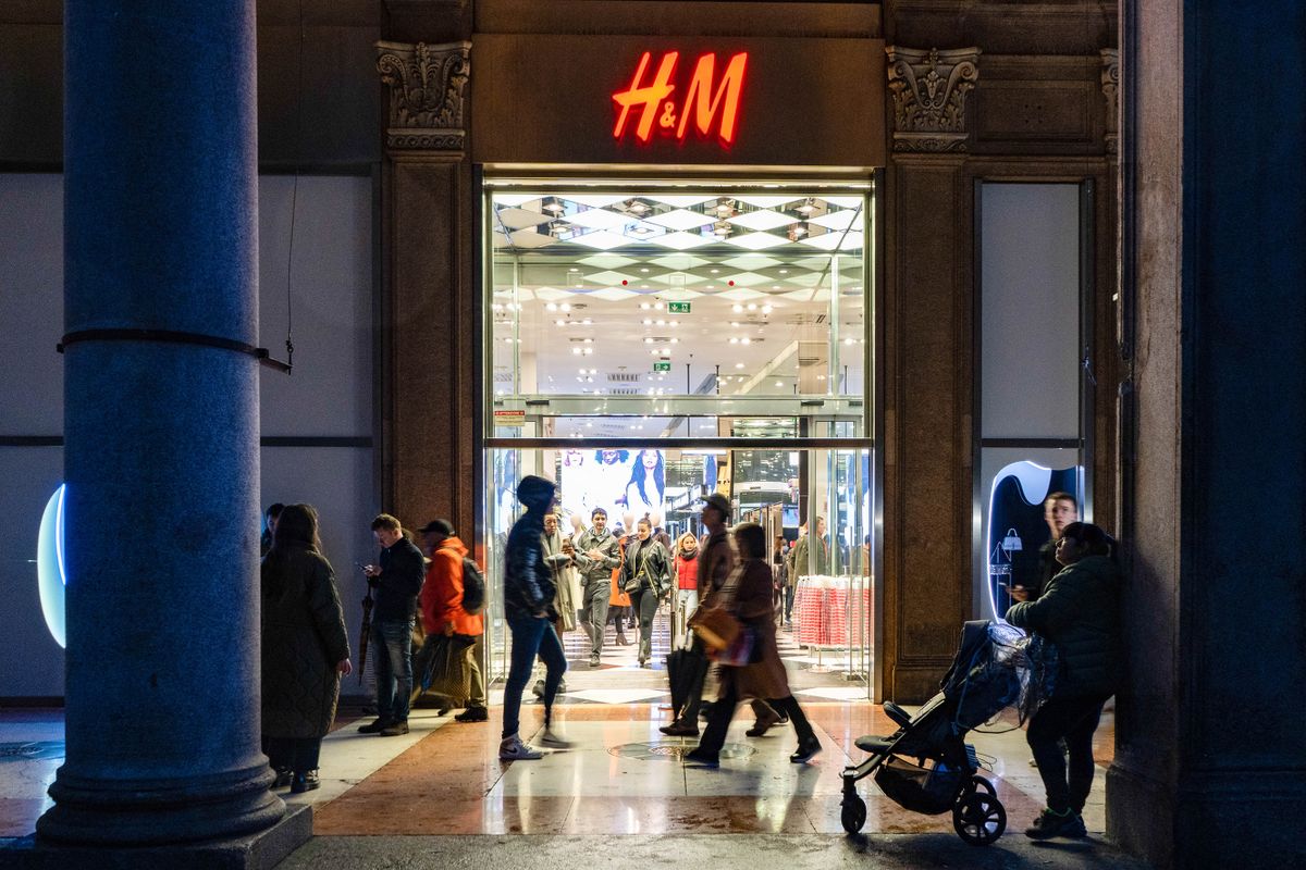 Shoppers pass a Hennes and Mauritz AB (H&M) clothing store in Milan, Italy, on Tuesday, Nov. 15, 2022. Inflation in Italy accelerated to 12.6% in October from 9.4% in the previous month, driven by surging energy prices, as well as an increase in food costs. 