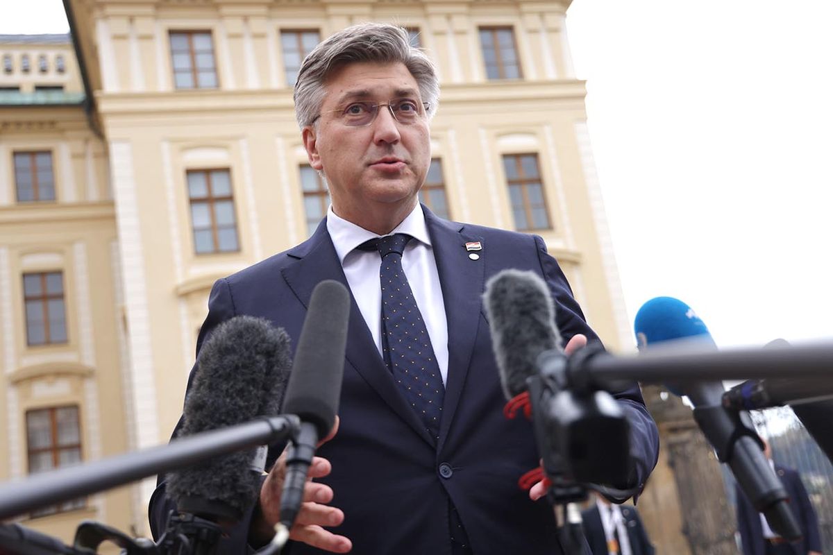 European Political Community (EPC) Holds Inaugural Meeting PRAGUE, CZECH REPUBLIC - OCTOBER 06: Croatian Prime Minister Andrej Plenkovic speaks to the media as he arrives for the inaugural meeting of the European Political Community (EPC) at Prague Castle on October 06, 2022 in Prague, Czech Republic. Leaders from countries of the new European Political Community, which includes member states of the European Union as well as 17 other countries from across Europe, including Ukraine, are meeting today at Prague Castle. The EPC was first proposed by French President Emmanuel Macron and is a reaction to Russia's military invasion of Ukraine. The EPC also includes Armenia and Azerbaijan, who are currently in a simmering military conflict with one another. (Photo by Sean Gallup/Getty Images)
horvát ukrán Krím