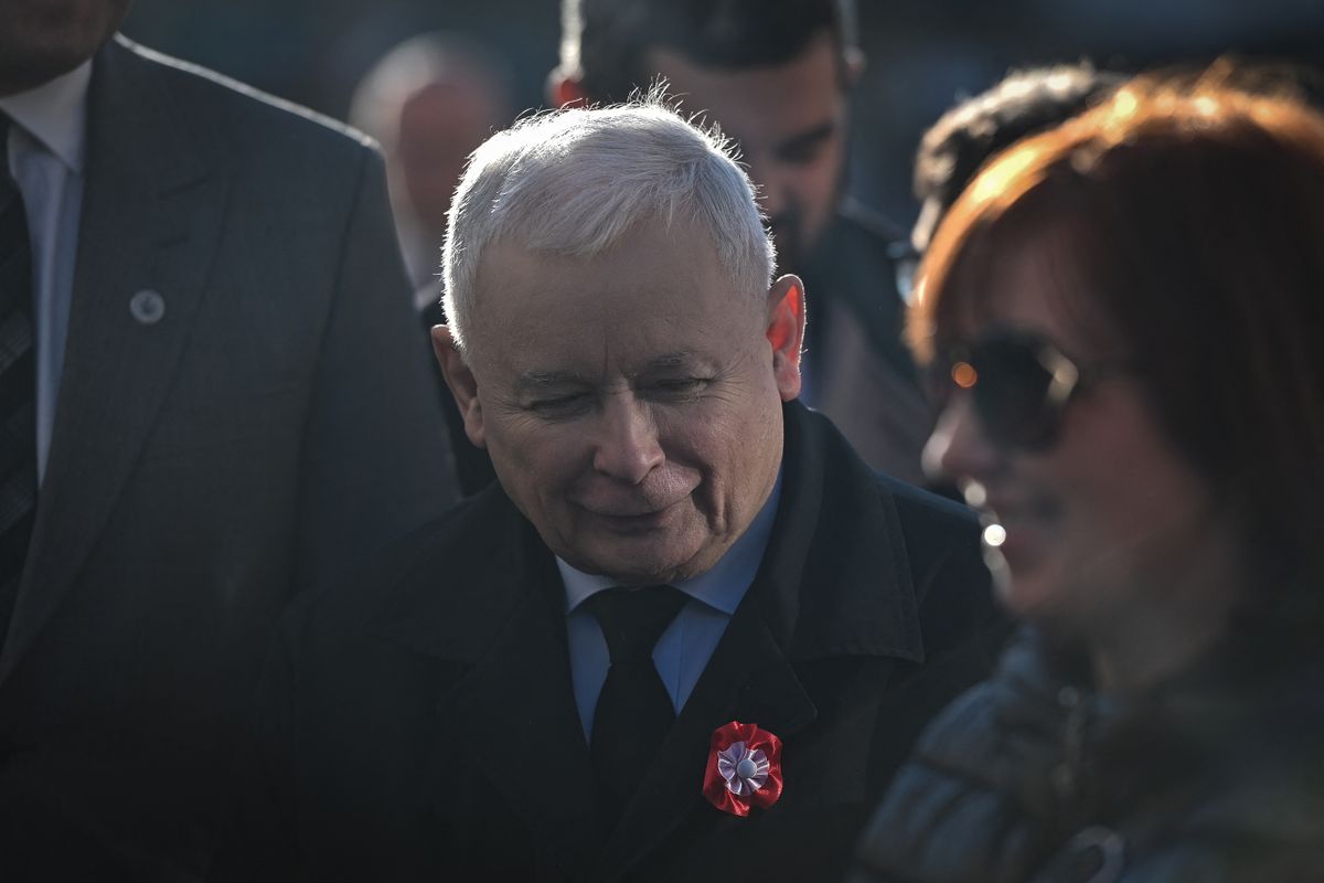 Jaroslaw Kaczynski, the chairman of the Law and Justice (PiS) rulling party, meet with residents outside the Basilica of the Presentation of the Blessed Virgin Mary in Wadowice.The next Polish parliamentary elections will be held in Poland in autumn 2023 to elect members of the Sejm and Senate.On Saturday, November 12, 2022, in Wadowice, Lesser Poland Voivodeship, Poland.
közvéleménykutatás, Jog és Igazságosság (PiS) Lengyelország támogatottság