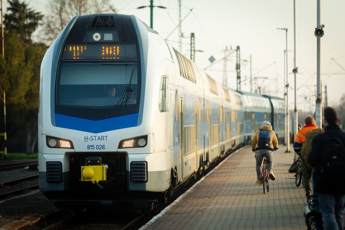 2022.12.19 EgerDecember 11. óta közlekednek az Eger és Budapest - Keleti Pályaudvar vonalon az új KISS emeletes vonatok