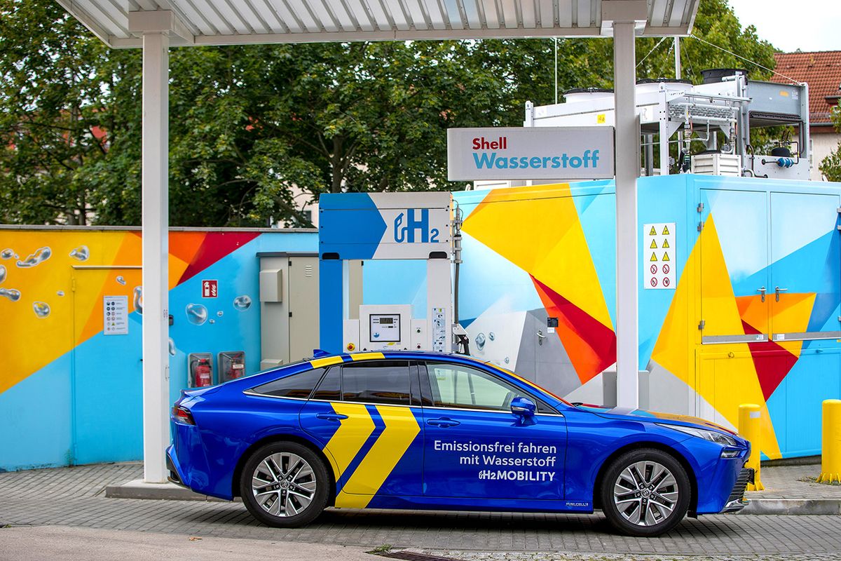 Hydrogen Vehicle Refueling at a Royal Dutch Shell Plc Gas Station
H2 Mobility branded Toyota Motor Corp. Mirai hydrogen fuel cell electric vehicle refuels at a Royal Dutch Shell Plc gas station in Berlin, Germany, on Wednesday, Aug. 25, 2021. Hydrogen remains a marginal part of Shell's energy mix, but the company expects to expand the business as part of its strategy to achieve net-zero emissions by 2050.  Photographer: Krisztian Bocsi/Bloomberg via Getty Images