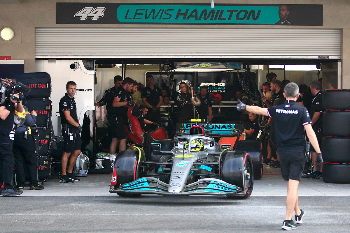 AUTO-PRIX-MEX-F1-RACE Mercedes' British driver Lewis Hamilton pulls out of the garage during the qualifying session for the Formula One Mexico Grand Prix, at the Hermanos Rodriguez racetrack in Mexico City on October 29, 2022. (Photo by CARLOS PEREZ GALLARDO / POOL / AFP)