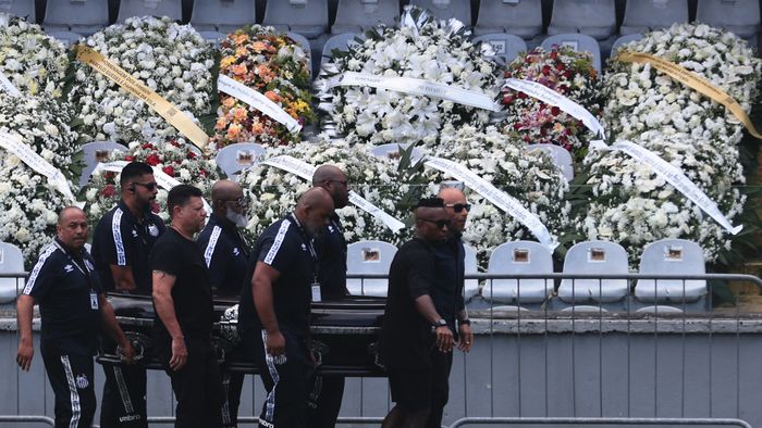 SP - Santos - 01/02/2023 - PELE, VELORIO - Pele's body is seen during arrival for the wake at the Vila Belmiro stadium this Monday (2). Pele died of multiple organ failure on the 29th of December after about a month of hospitalization at the Albert Einstein hospital in Sao Paulo. Pele is considered the greatest football player in history and played for Santos for almost 20 years and won three World Cups with the Brazilian National Team 