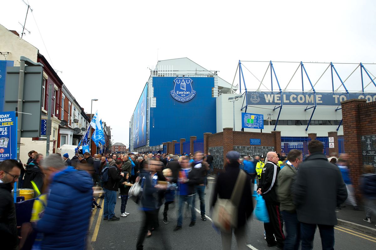 Everton v West Ham United - Premier League LIVERPOOL, ENGLAND - OCTOBER 30: Fans outside Goodison Park, home stadium of Everton in the build up to kick off during the Premier League match between Everton and West Ham United at Goodison Park on October 30, 2016 in Liverpool, England. (Photo by Robbie Jay Barratt - AMA/Getty Images)
Everton focicsapat