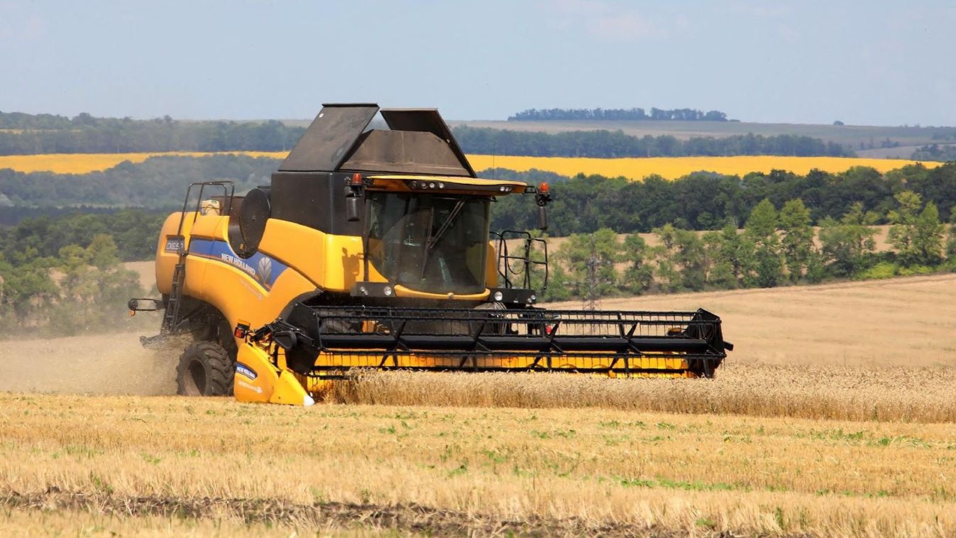 Grain harvest in Kharkiv RegionKHARKIV REGION, UKRAINE - JULY 30, 2022 - A combine harvester collects grain crops during the harvest season that is underway in the northern part of the region despite Russian shelling, Kharkiv Region, northeastern Ukraine. This photo cannot be distributed in the Russian Federation. NO USE RUSSIA. NO USE BELARUS. (Photo by Vyacheslav Madiyevskyy / NurPhoto / NurPhoto via AFP)