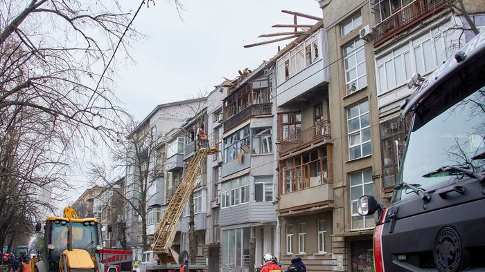 Harkiv, 2023. január 30.Egy találatot kapott lakóház lakásának belseje a Harkiv elleni újabb orosz rakétatámadást követően 2023. január 30-án. A mostani támadásban egy ember életét vesztette, többen megsebesültek.