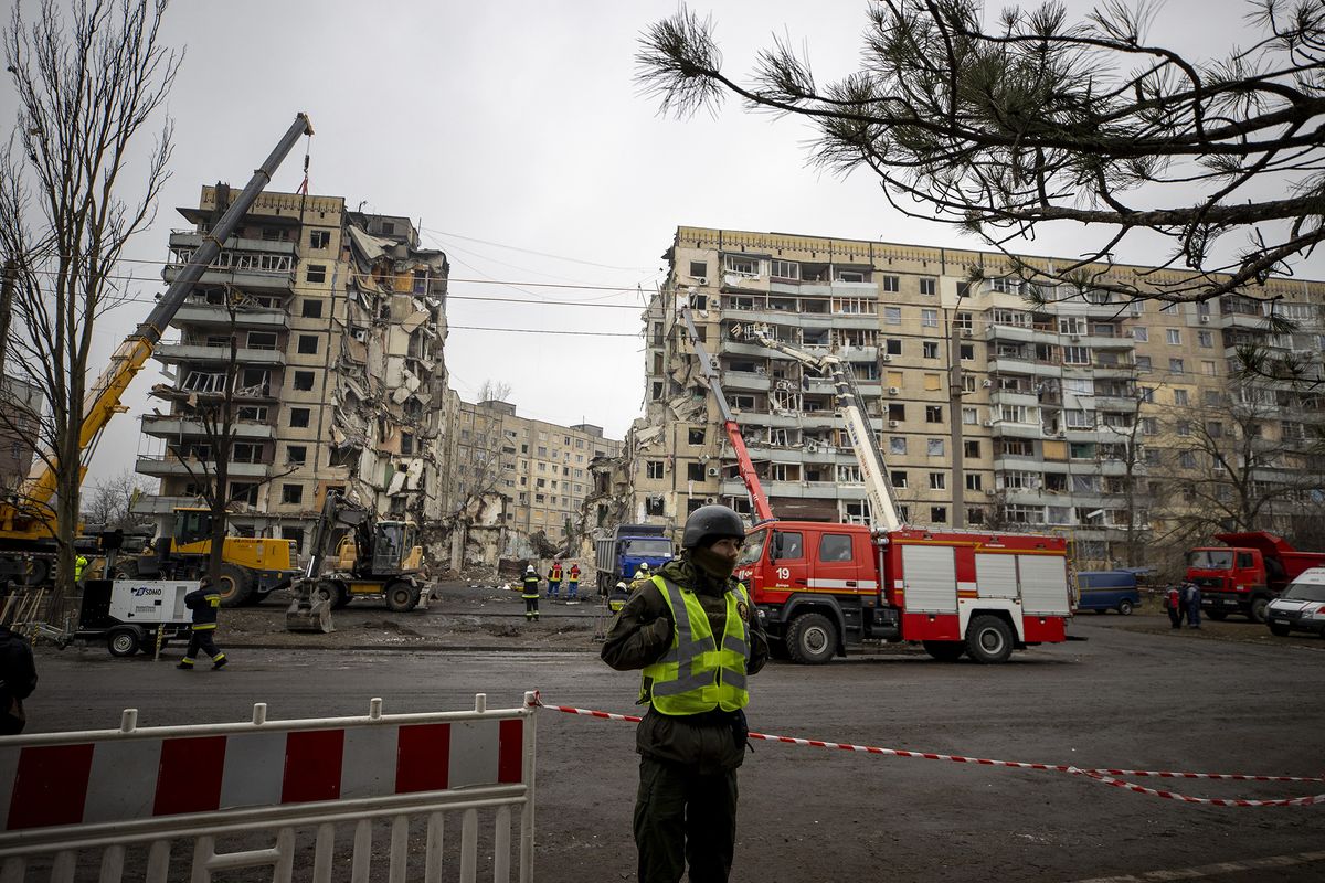 Russian attack on Ukraine's Dnipro
Dnyipro lakóház rakéta