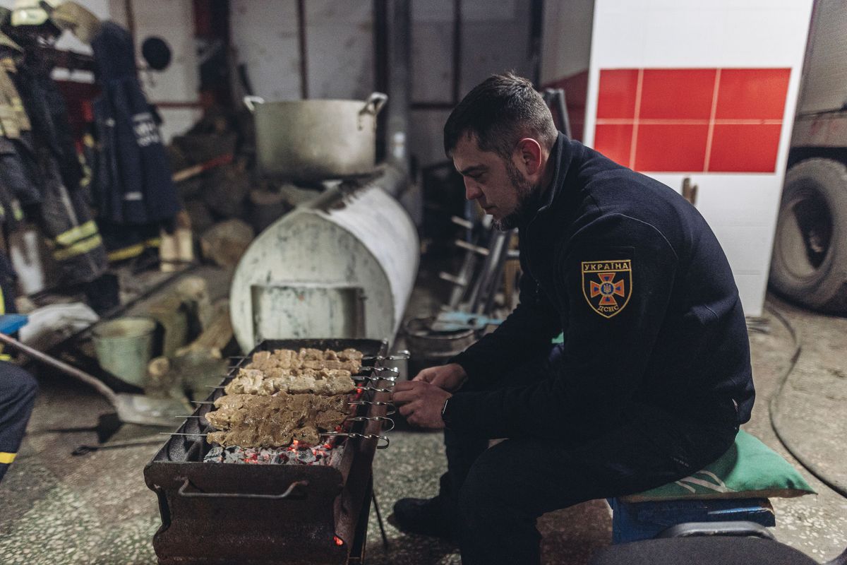 BAKHMUT, UKRAINE - DECEMBER 31: Emergency service workers prepare food at the Bakhmut fire station during New Year in Bakhmut, Ukraine on December 31, 2022. 