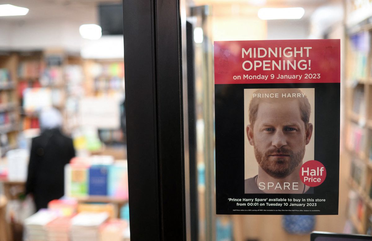A poster advertising the forthcoming publication of the book 'Spare' by Britain's Prince Harry, Duke of Sussex, is pictured in the window of a book store in London on January 6, 2023. - Prince Harry's autobiography "Spare" is not due out until next week but it dominated headlines on Thursday after a Spanish-language version of the memoir mistakenly went on sale. The book was hurriedly withdrawn from shelves in Spain but not before copies were obtained by media outlets, who pored over its contents -- and its implications for Britain's most famous family. 