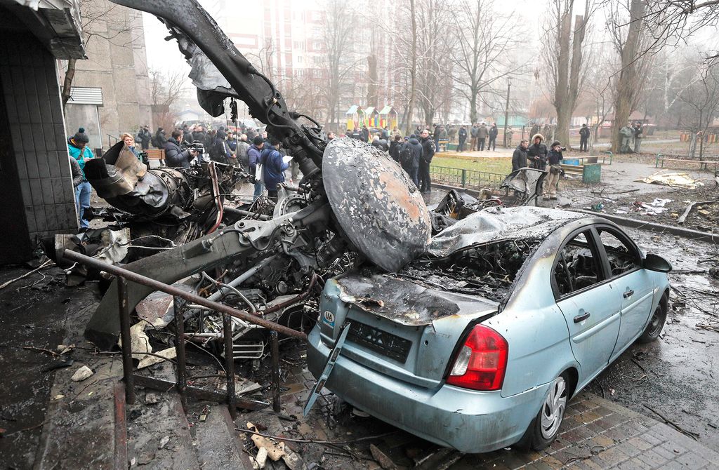 At least 18 people killed after helicopter crashes in Brovary, near Kyiv epa10412943 The scene of a helicopter crash in Brovary, near Kyiv, Ukraine, 18 January 2023. At least 18 people died, including three children, after a helicopter crashed near a kindergarten and a residential building in the city of Brovary, Oleksiy Kuleba, the head of Kyiv Regional Military Administration wrote on telegram. 'Among them are Minister of Internal Affairs of Ukraine Denys Monastyrskyi, his first deputy Yevhen Yenin, State Secretary of the Ministry of Internal Affairs Yuri Lubkovych, their assistants and the helicopter crew.', stated President of Ukraine Volodymyr Zelensky.  EPA/SERGEY DOLZHENKO epa10412943 The scene of a helicopter crash in Brovary, near Kyiv, Ukraine, 18 January 2023. At least 18 people died, including three children, after a helicopter crashed near a kindergarten and a residential building in the city of Brovary, Oleksiy Kuleba, the head of Kyiv Regional Military Administration wrote on telegram. 'Among them are Minister of Internal Affairs of Ukraine Denys Monastyrskyi, his first deputy Yevhen Yenin, State Secretary of the Ministry of Internal Affairs Yuri Lubkovych, their assistants and the helicopter crew.', stated President of Ukraine Volodymyr Zelensky.  EPA/SERGEY DOLZHENKO