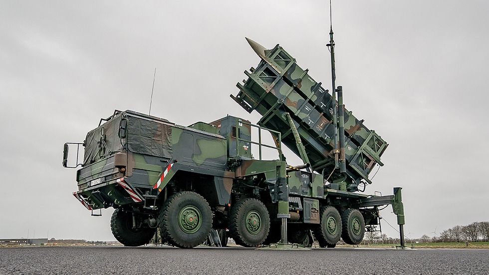 Patriot systems of the Bundeswehr FILED - 17 March 2022, Schleswig-Holstein, Schwesing: A combat-ready Patriot anti-aircraft missile system of the Bundeswehr's anti-aircraft missile squadron 1 stands on the airfield of Schwesing military airport. In the view of NATO Secretary General Stoltenberg, a delivery of German Patriot air defense systems to Ukraine would not be taboo in principle. "NATO allies could already deliver different types of modern air defense systems and also other modern systems like the Himars to Ukraine," the Norwegian said at a press conference on Friday. (to dpa "Nato secretary general does not see Patriot delivery to Ukraine as a no-go") Photo: Axel Heimken/dpa (Photo by Axel Heimken/picture alliance via Getty Images)