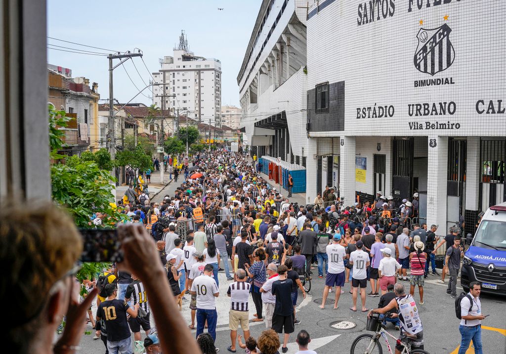 PELÉ; BOLSONARO, Jair