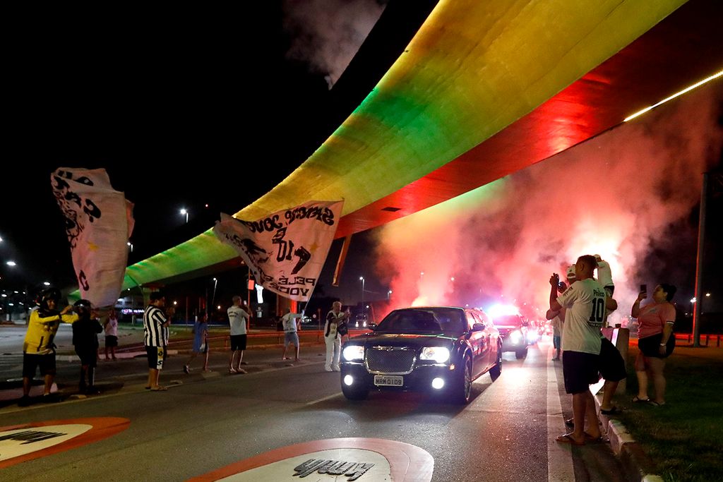 SANTOS, BRAZIL - JANUARY 02: The hearse carrying Pele's coffin arrives to Santos as a firework goes off in the early morning ahead of the football legend's funeral in the stadium on January 02, 2023 in Santos, Brazil. Brazilian football icon Edson Arantes do Nascimento, better known as Pele, died on December 29, 2022 aged 82 after a battle with cancer in Sao Paulo, Brazil. The three-time World Cup champion with Brazil is considered one of the greatest football legends of all time. (Photo by Ricardo Moreira/Getty Images)