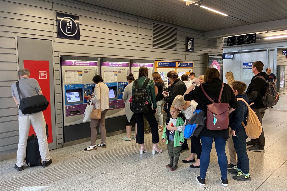 2022.09.12.vonat pályaudvar jegyvásárlásjegyjegypénztár