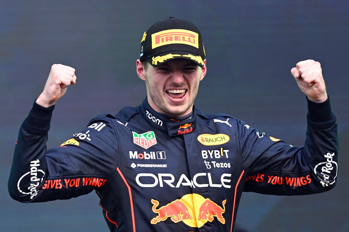 AUTO-PRIX-MEX-F1-RACE Red Bull Racing's Dutch driver Max Verstappen celebrates on the podium after winning the Formula One Mexico Grand Prix at the Hermanos Rodriguez racetrack in Mexico City on October 30, 2022. (Photo by Rodrigo ARANGUA / AFP)