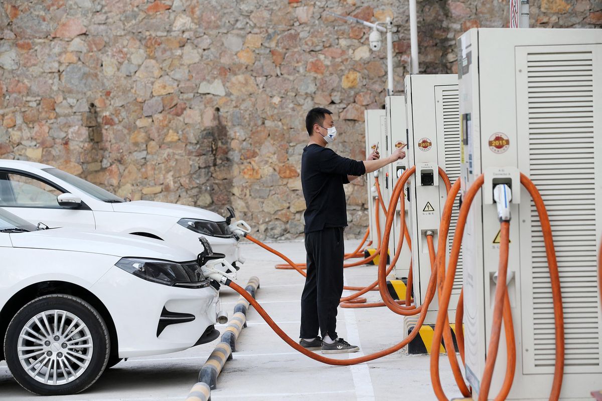 Chongqing: The largest electric car charging station