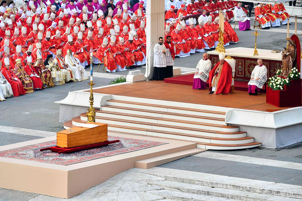 This photo taken and handout on January 5, 2023 by The Vatican Media shows Pope Francis celebrates the funeral mass of Pope Emeritus Benedict XVI at St. Peter's square in the Vatican, on January 5, 2023. (Photo by Handout / VATICAN MEDIA / AFP) / RESTRICTED TO EDITORIAL USE - MANDATORY CREDIT "AFP PHOTO / VATICAN MEDIA" - NO MARKETING - NO ADVERTISING CAMPAIGNS - DISTRIBUTED AS A SERVICE TO CLIENTS