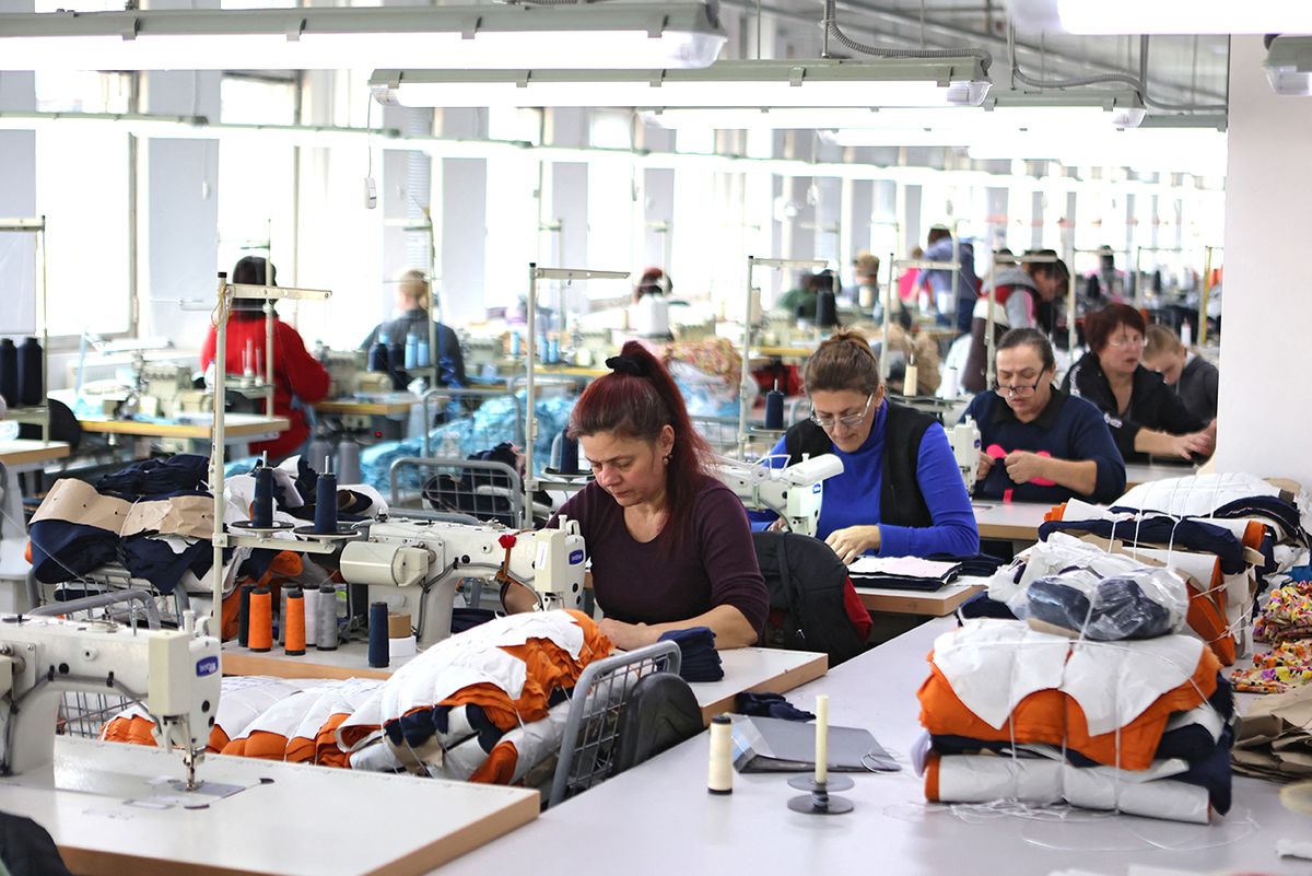 Garment factory in Ivano-Frankivsk IVANO-FRANKIVSK, UKRAINE - OCTOBER 31, 2022 - Employees are seen at work at the HRT Textiles Ivano-Frankivsk garment factory, Ivano-Frankivsk, western Ukraine. NO USE RUSSIA. NO USE BELARUS. (Photo by Yurii Rylchuk / NurPhoto / NurPhoto via AFP)