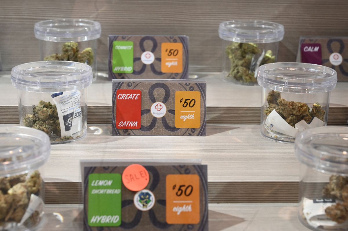 Marijuana for sale during a stop at a dispensary on a cannabis tour organized by L.A.-based Green Tours, January 24, 2019 in Los Angeles, California. - Los Angeles, in 2016, became the largest city in the world where cannabis is legal, many guides offer tourists the opportunity to immerse themselves in this industry. 