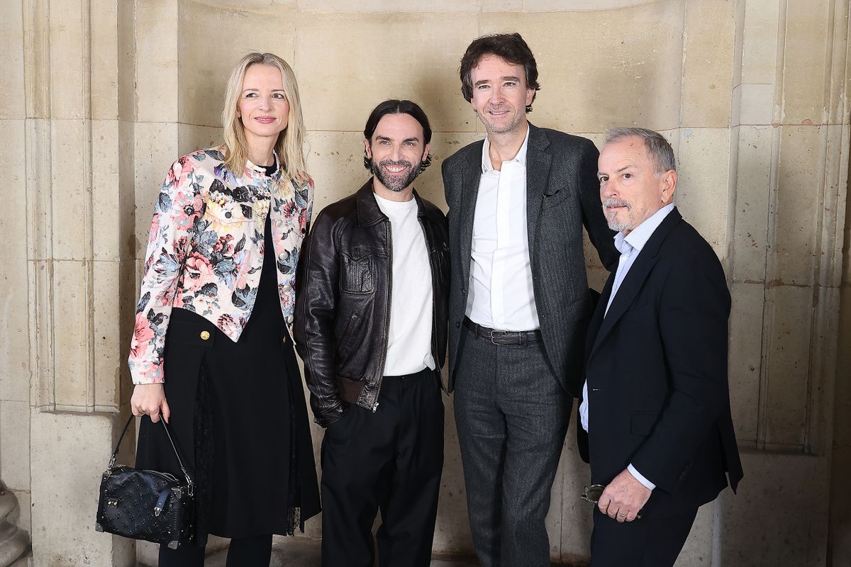PARIS, FRANCE - OCTOBER 04: (EDITORIAL USE ONLY - For Non-Editorial use please seek approval from Fashion House) Delphine Arnault, Nicolas Ghesquière, Antoine Arnault and a guest pose backstage prior to the Louis Vuitton Womenswear Spring/Summer 2023 show as part of Paris Fashion Week on October 04, 2022 in Paris, France. 