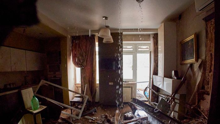 Harkiv, 2023. január 30.Egy találatot kapott lakóház lakásának belseje a Harkiv elleni újabb orosz rakétatámadást követően 2023. január 30-án. A mostani támadásban egy ember életét vesztette, többen megsebesültek.