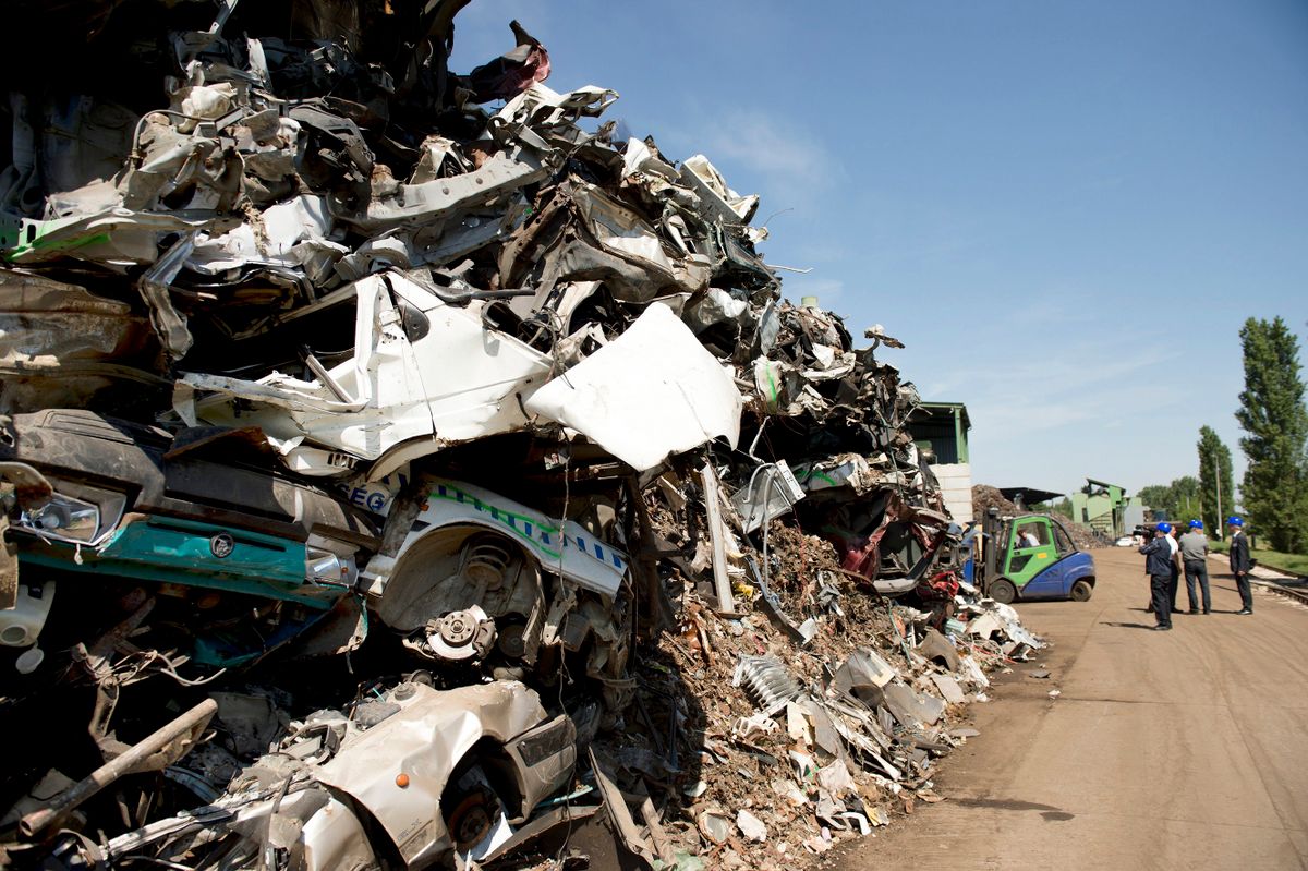 Budapest, 2016. június 8.Feldolgozásra váró hulladék a Mü-Gu Kft. budapesti telepén 2016. június 8-án. A hulladékanyag-kereskedő és feldolgozó cégnél a hulladék több mint 85 százalékát újrahasznosítják.