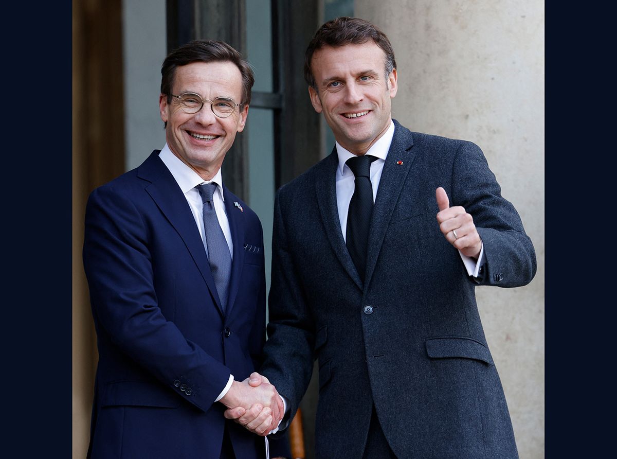 Sweden's Prime Minister Ulf Kristersson (L) poses with France's President Emmanuel Macron (R) upon his arrival for a working lunch at the Elysee presidential palace in Paris on January 3, 2023. (Photo by Ludovic MARIN / AFP)