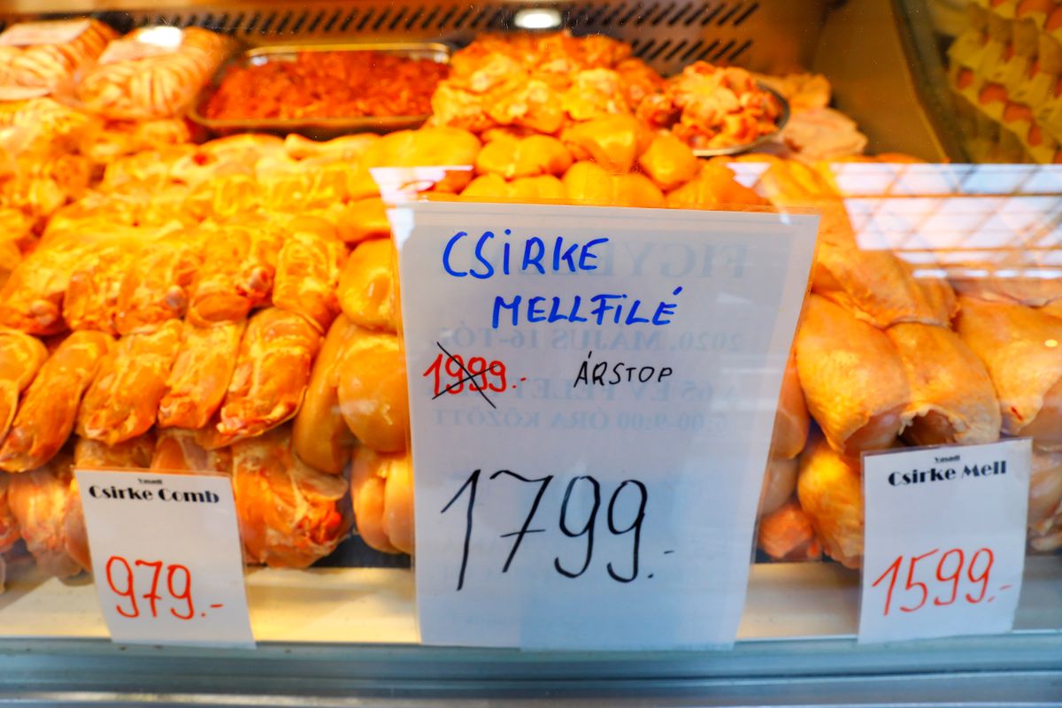 20220328 BudapestÁrstop - bizonyos élelmiszerek hatósági árasak lettek.képen: csirkemell hús