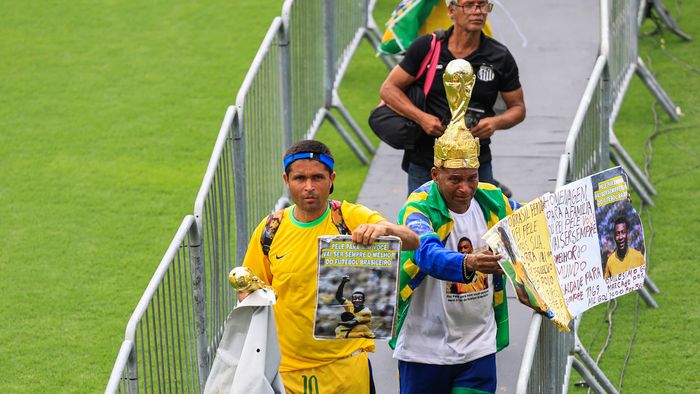 SANTOS, BRAZIL - JANUARY 02: Fans and supporters bid farewell to Brazilian football legend Pele at the Vila Belmiro Stadium in Santos, Sao Paulo, Brazil on January 2, 2023.