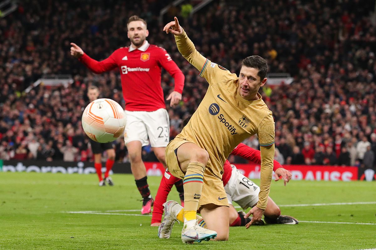 Manchester United v FC Barcelona: Knockout Round Play-Off Leg Two - UEFA Europa League MANCHESTER, ENGLAND - FEBRUARY 23: Robert Lewandowski of Barcelona reacts during the UEFA Europa League knockout round play-off leg two match between Manchester United and FC Barcelona at Old Trafford on February 23, 2023 in Manchester, England. (Photo by James Gill - Danehouse/Getty Images)
