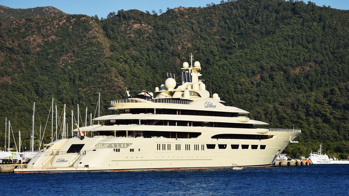 Germany seizes Russian billionaire Usmanov's yacht at Port of Hamburg