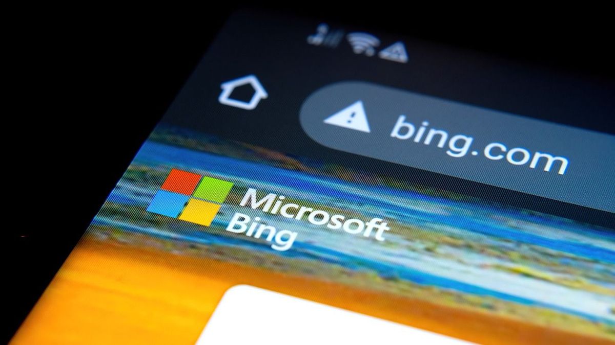 Edge,Of,Smartphone,With,Microsoft,Bing,Search,Engine,Website,In
Edge of smartphone with Microsoft BING search engine website in Google Chrome browser seen on screen. Selective focus. Stafford, United Kingdom, October 3, 2021.