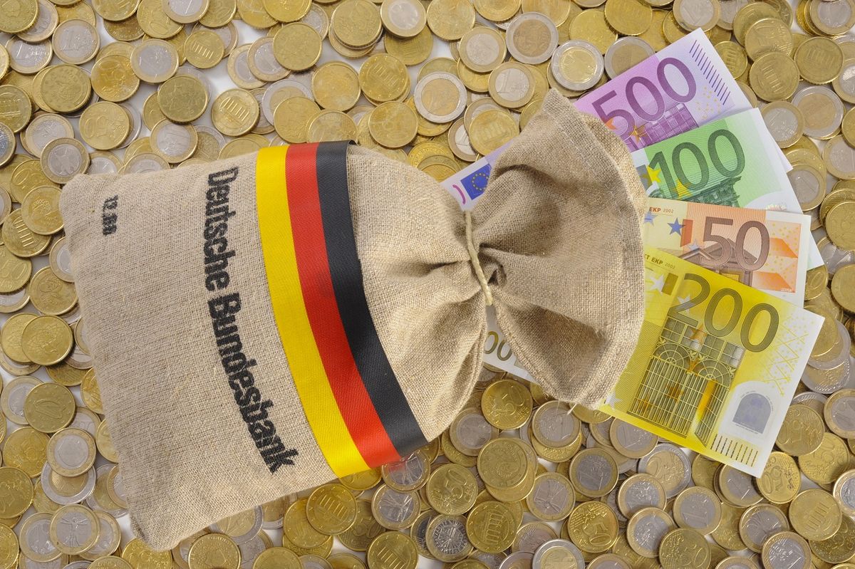 Money,Bag,Of,German,Bundesbank,With,Euros
