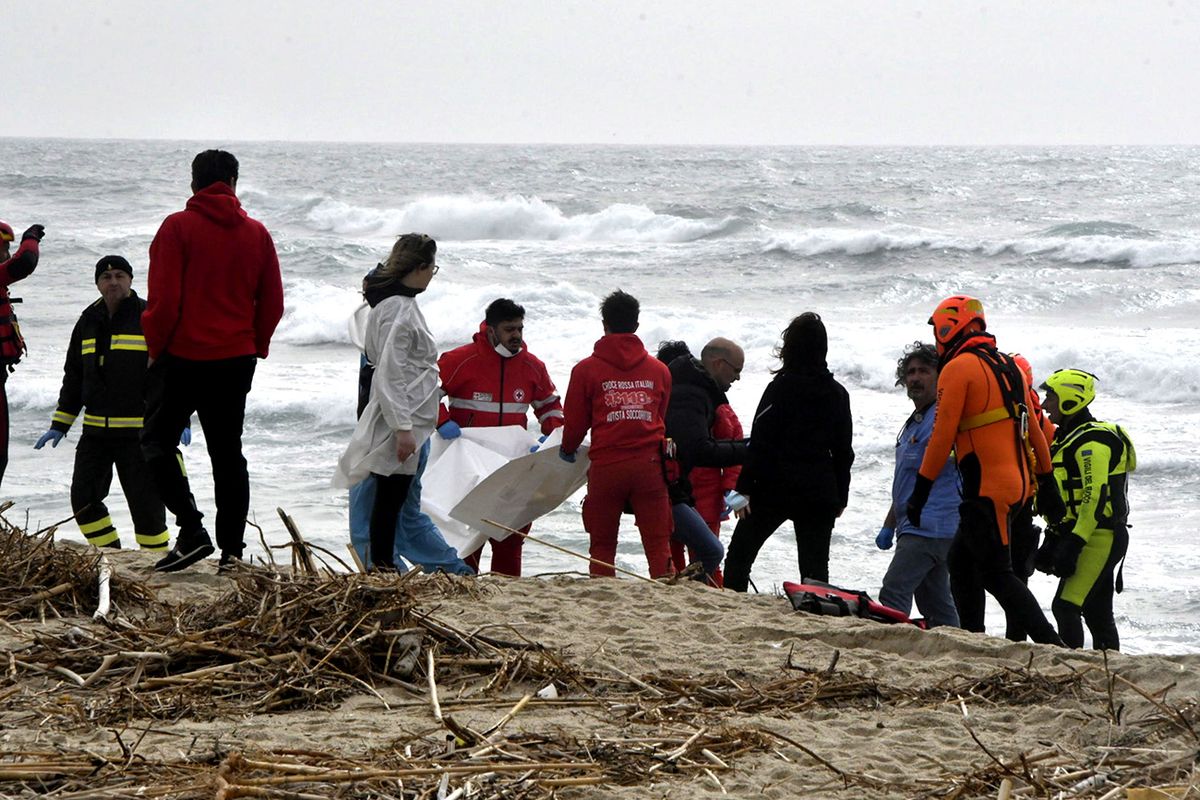Dozens found dead in southern Italy after migrant boat sinks in rough seas epa10491831 Italian firefighters and Red Cross personnel gather at the scene where bodies of migrants washed ashore following a shipwreck, at a beach near Cutro, Crotone province, southern Italy, 26 February 2023. Italian authorities said on 26 February that at least 30 bodies were found on the beach and in the sea near Crotone, in the southern Italian region of Calabria, after a boat carrying migrants sank in rough seas near the coast. About forty people survived the accident, Italian firefighters added. Authorities fear the death toll will climb as rescuers look for survivors.  EPA/GIUSEPPE PIPITA