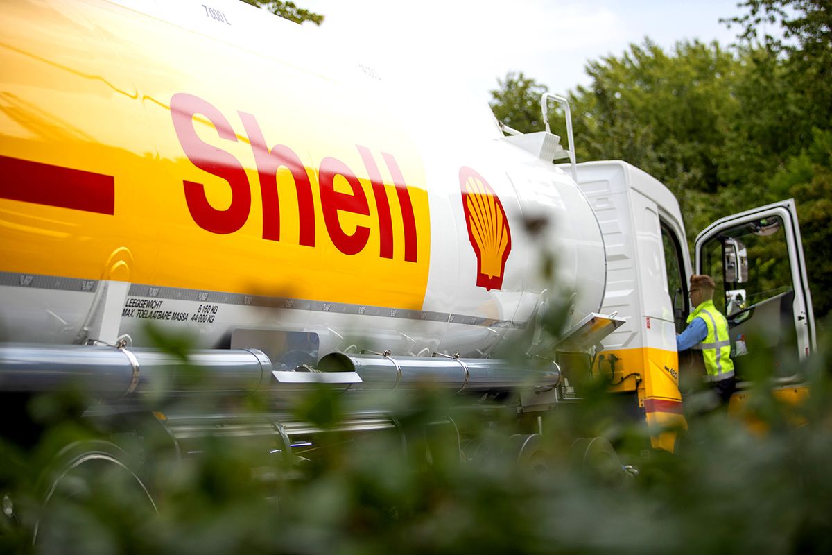 Shell Fuel Tanker Deliveries Ahead Of Earnings
A branded Shell tanker truck stands during a fuel delivery at a gas station, operated by Royal Dutch Shell Plc., in Rotterdam, Netherlands, on Wednesday, July 25, 2018. Shell is scheduled to release earnings figures on July 26. Photographer: Jasper Juinen/Bloomberg via Getty Images