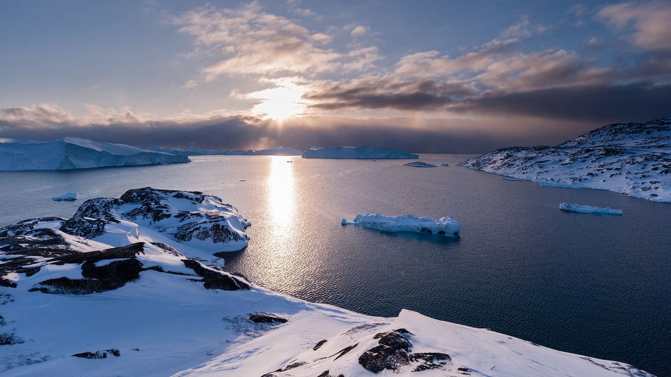 A view of Ilulissat icefjord, an UNESCO World Heritage Site, at sunset. Ilulissat Icefjord, Ilulissat, Greenland.