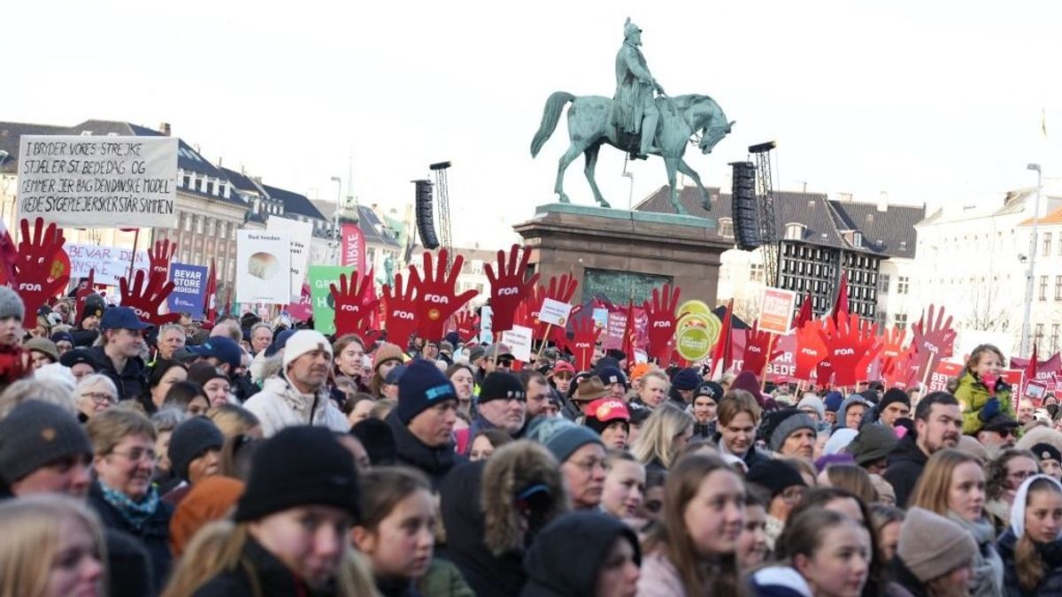 Utcára vonultak a dánok, miután a kormány el akar törölni egy munkaszüneti napot 