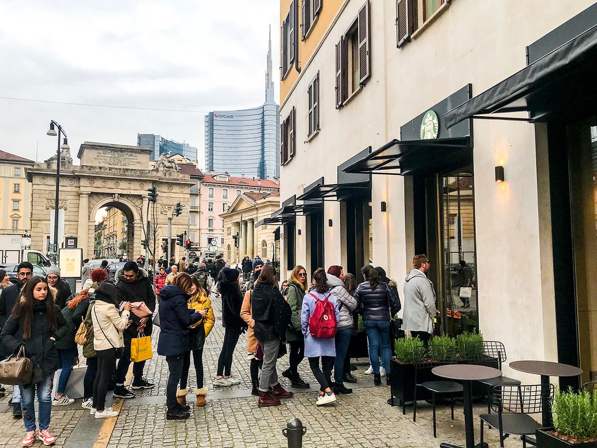 The First Original Starbucks Coffee Open In Milan
