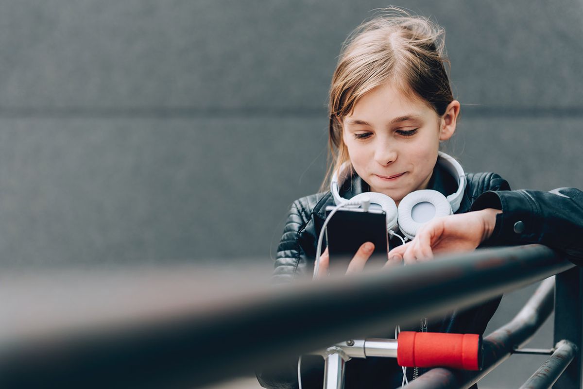 ZGEN
z generation, Z-generáció, 
Girl,Wearing,Black,Leather,Jacket,And,White,Headphones,Standing,On
Girl wearing black leather jacket and white headphones standing on the scooter and using smart phone outdoor