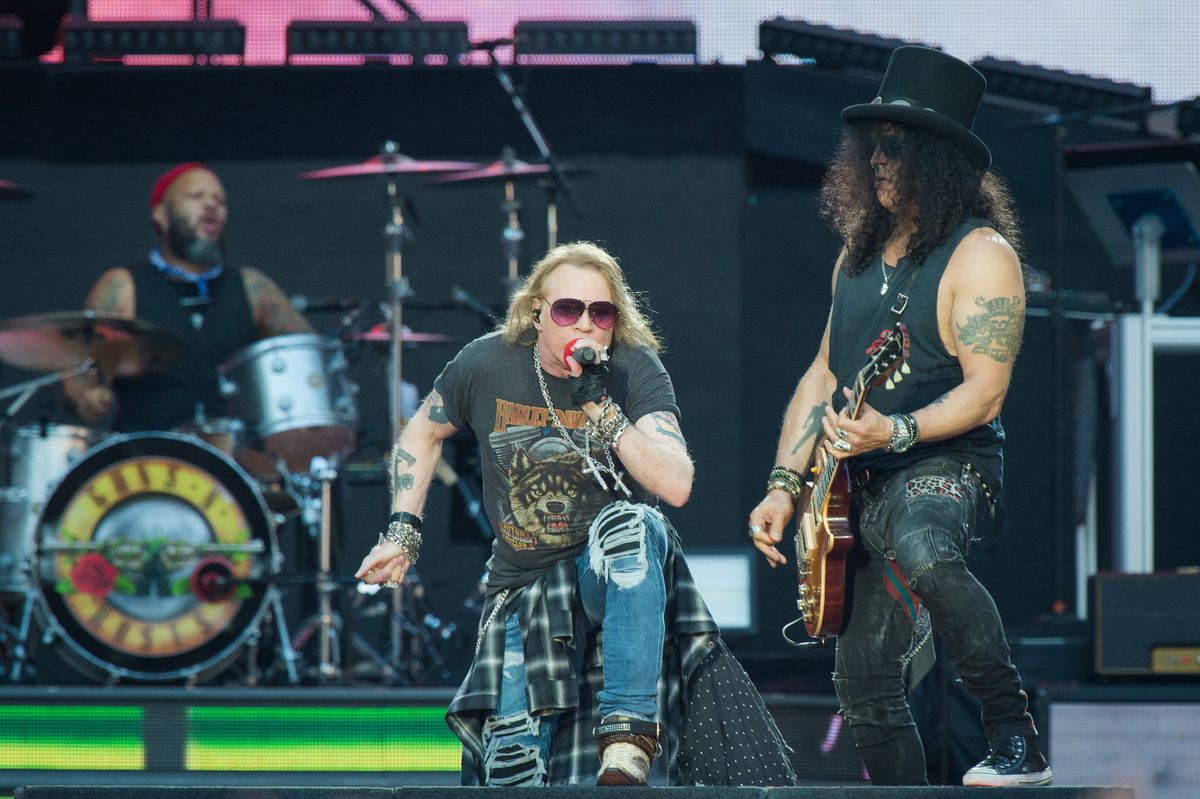 PARIS, FRANCE - JULY 07:  Axl Rose and Slash from Guns N' Roses perform  at Stade de France on July 7, 2017 in Paris, France. 